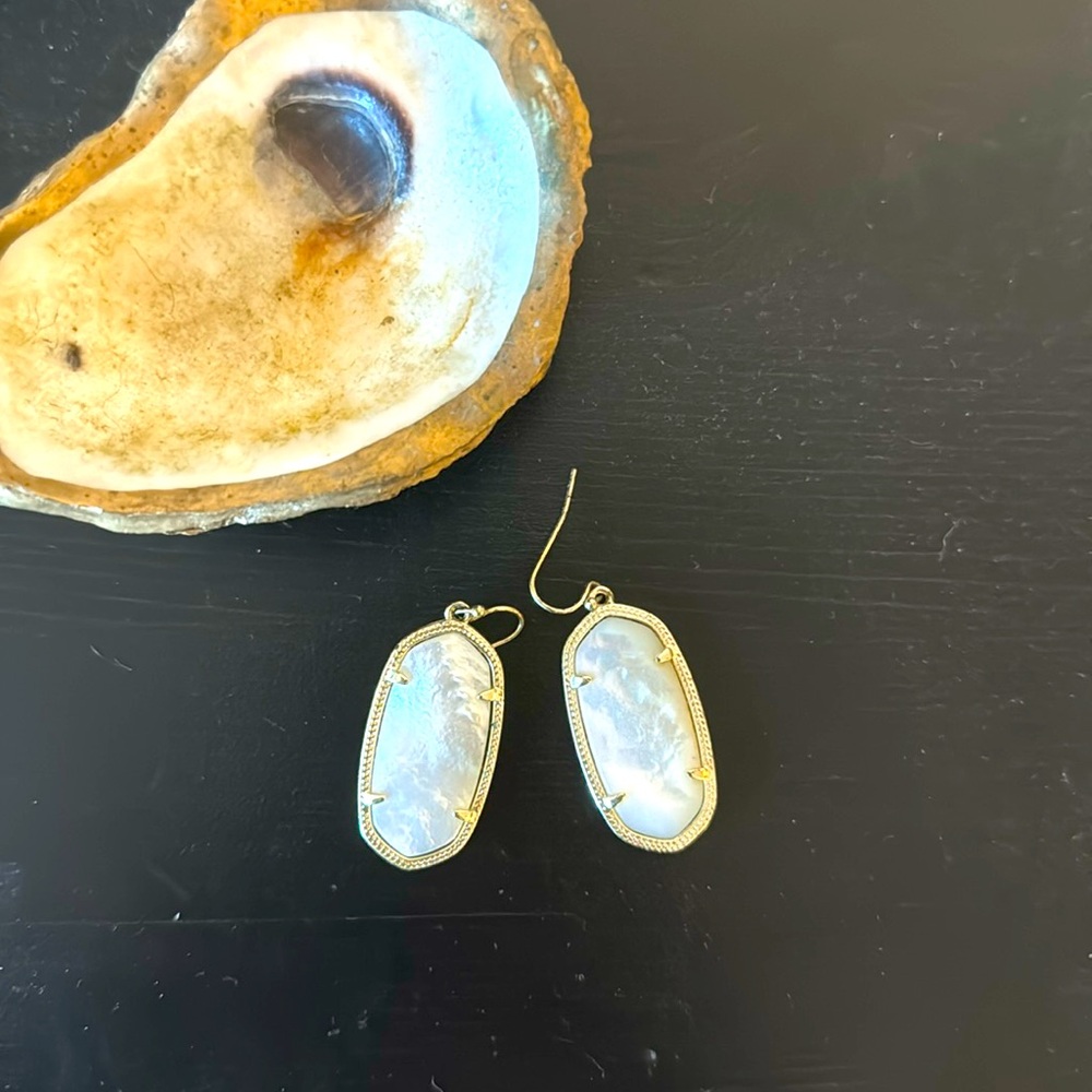 Kendra Scott Elle mother of pearl earrings